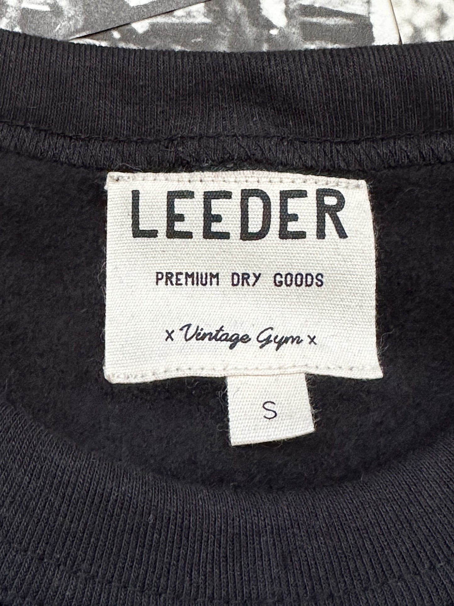 LEEDER APPLIQUE SWEATSHIRT | ECO TRUE BLACK