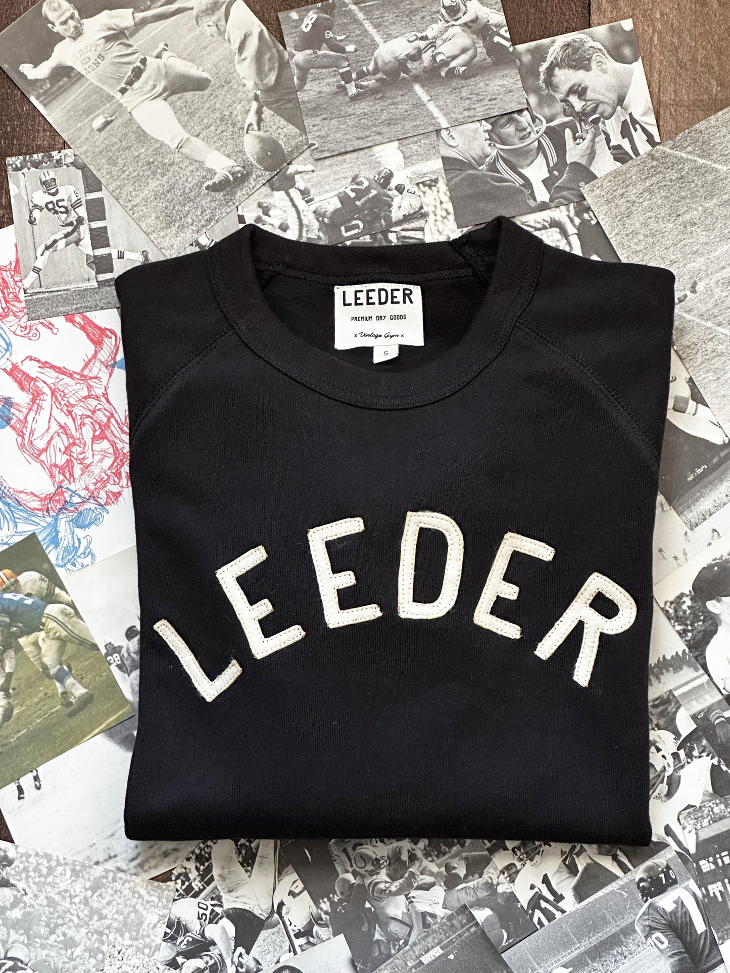 LEEDER APPLIQUE SWEATSHIRT | ECO TRUE BLACK